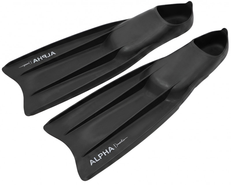 Ласты Marlin ALPHA черные - это тренировочные силиконовые ласты с удлиненной лопастью, которые подходят как для оздоровительного, так и для профессионального плавания, а также могут использоваться в бассейне и открытой воде.