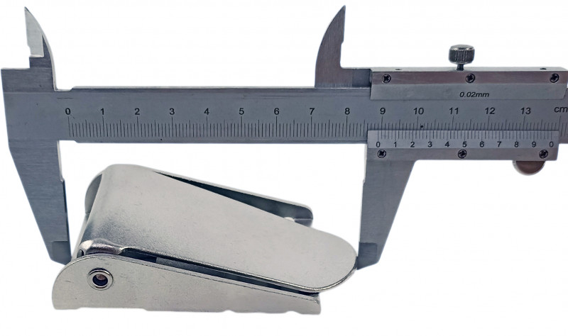 Длина пряжки - 8.9см.