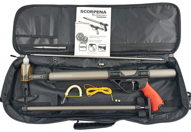 В комплект SCORPENA RUBICON PRO входит всё необходимое для начала подводной охоты: ружьё выбранной длины, гарпун диаметром 8мм, закалённый наконечник с пулевой заточкой и одним флажком, скользящая втулка, линь из высокопрочного волокна UHMW-PE, латексный амортизатор, безопасная заряжалка, компактный насос с поперечной рукояткой, руководство по эксплуатации, набор ЗИП и сумка для хранения и переноски ружья со всеми принадлежностями.