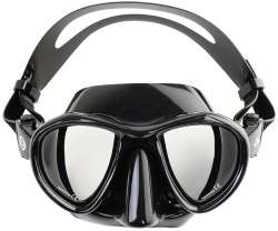 Маска «СКОРПЕНА B» с малым подмасочным пространством позволит с комфортом заниматься фридайвингом и сноркелингом на открытых водоемах, подойдет для тренировок и плавания в бассейне.