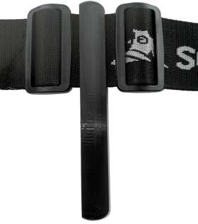 Качественная профессиональная палочка для фиксации длинного шланга регулятора на животе аквалангиста. Незаменимый и такой долгожданный аксессуар в техническом и продвинутом рекреационном дайвинге. Палочка прижимает шланг к корпусу, минимизируя его болтание в воде и риск зацепов за препятствия, а закругленные торцы снижают вероятность травмирования тела.